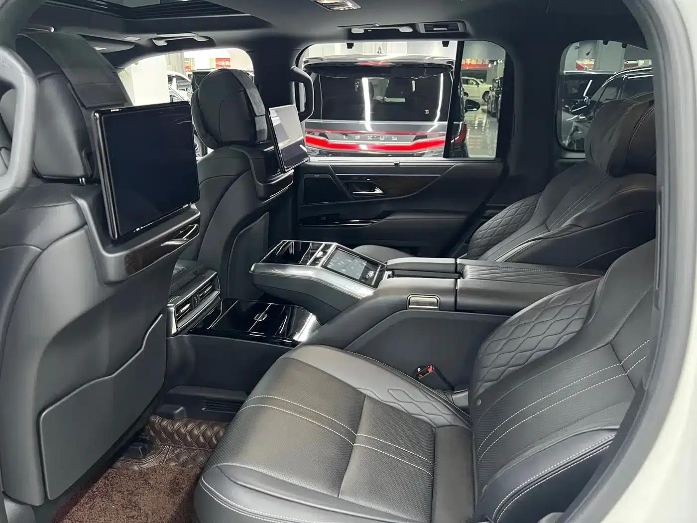 Lexus LX 2025 700h VIP Leading Edition — миниатюра 13