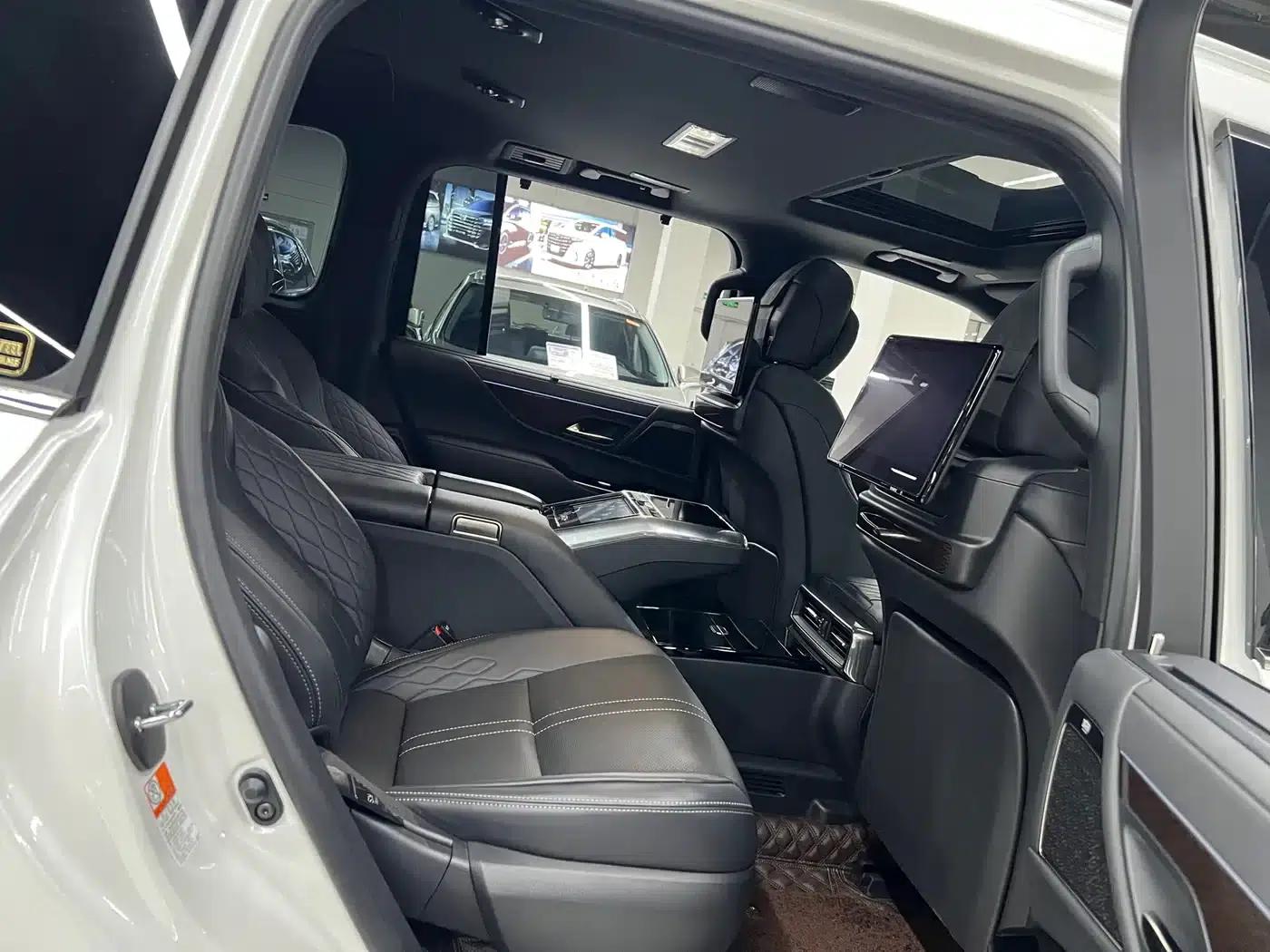 Lexus LX 2025 700h VIP Leading Edition — миниатюра 15