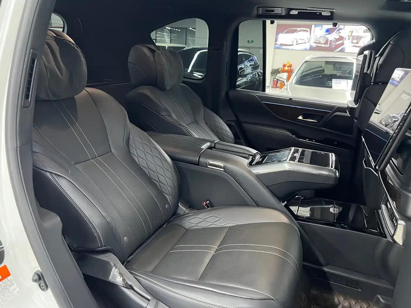 Lexus LX 2025 700h VIP Leading Edition — миниатюра 16