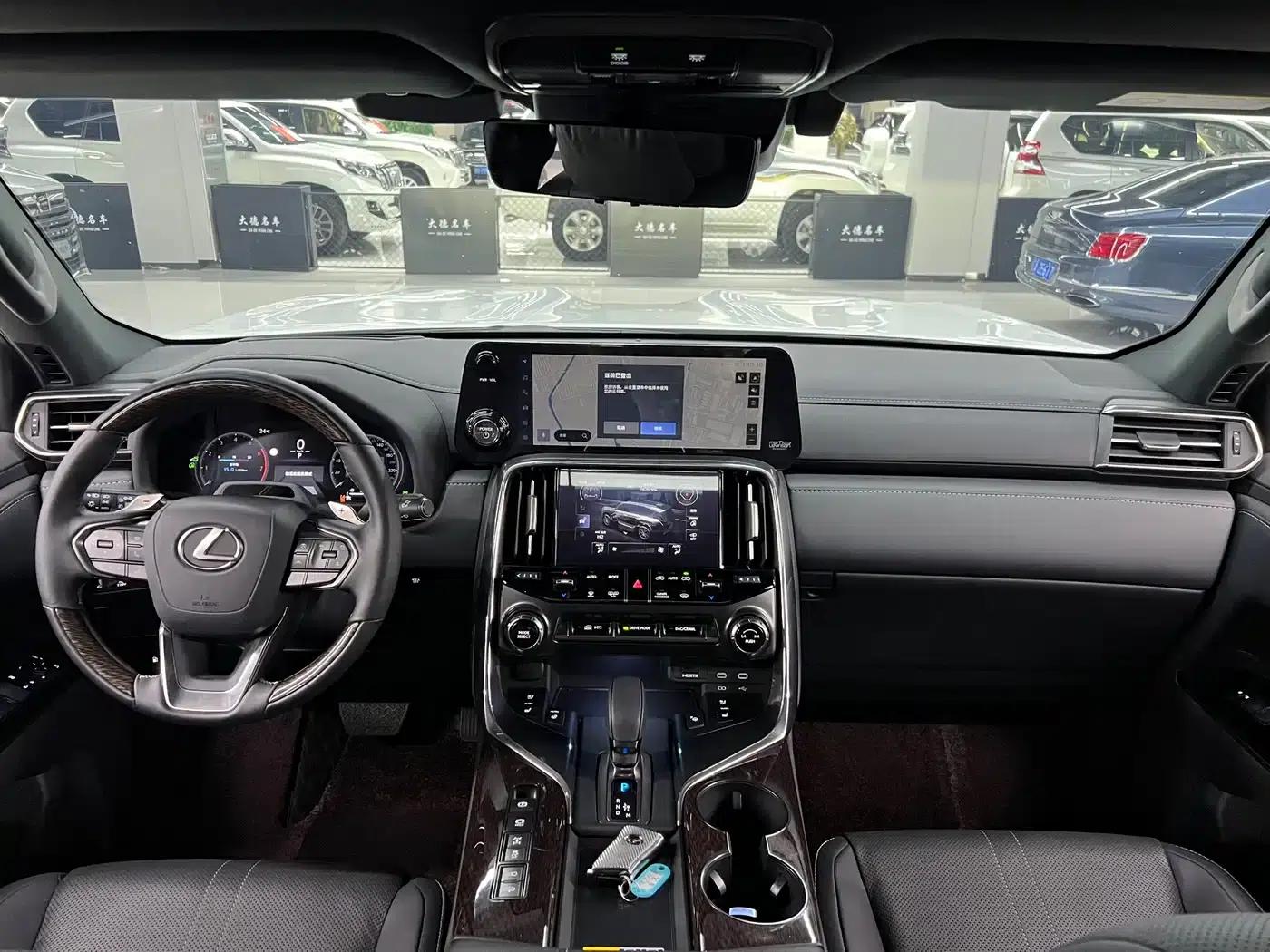 Lexus LX 2025 700h VIP Leading Edition — миниатюра 18