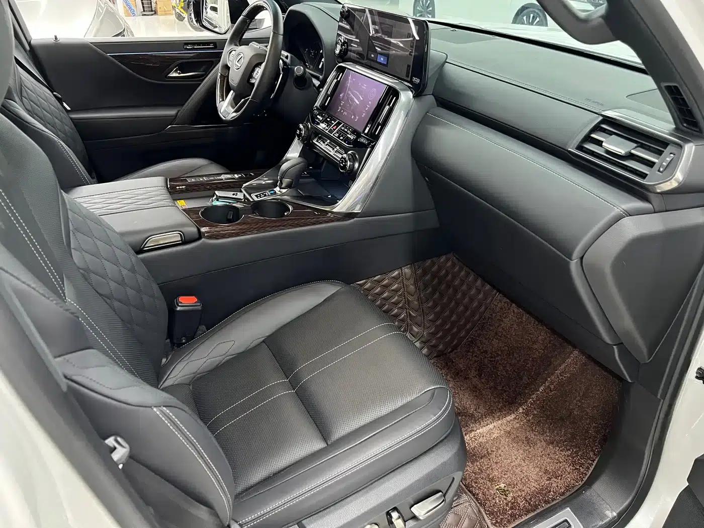Lexus LX 2025 700h VIP Leading Edition — миниатюра 19