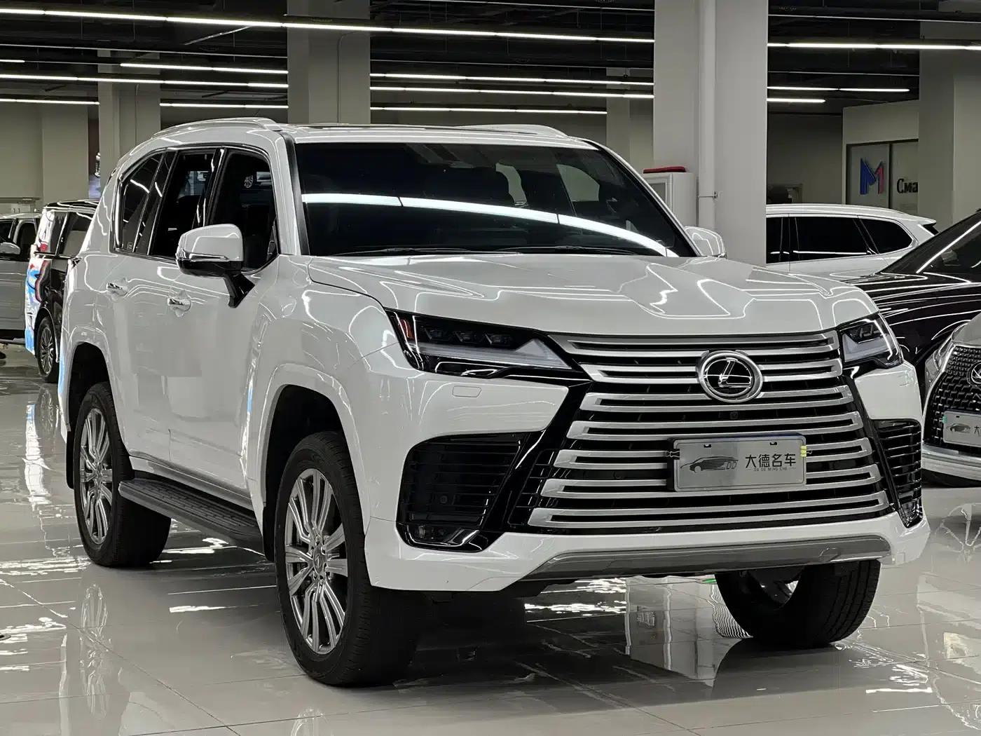 Lexus LX 2025 700h VIP Leading Edition — миниатюра 3