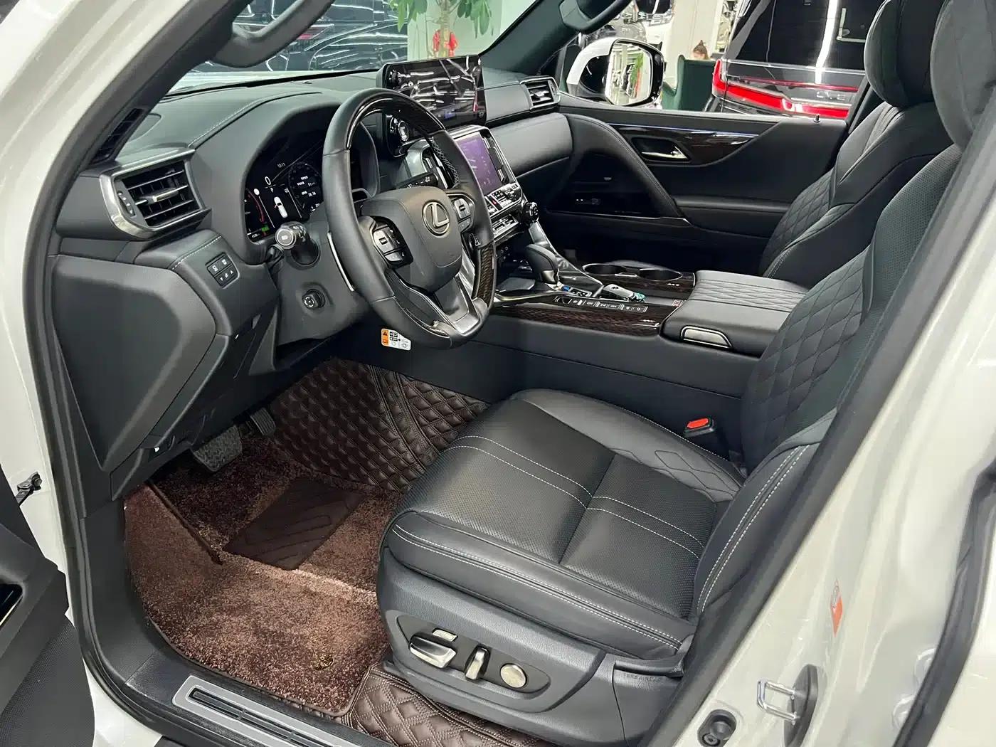 Lexus LX 2025 700h VIP Leading Edition — миниатюра 22