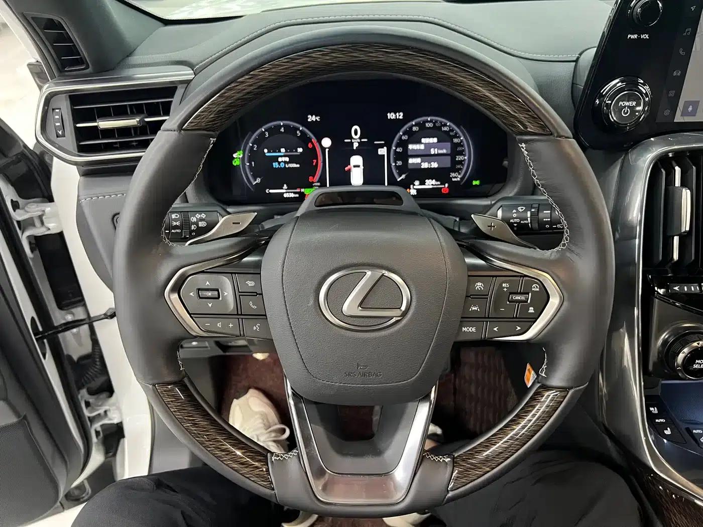 Lexus LX 2025 700h VIP Leading Edition — миниатюра 23