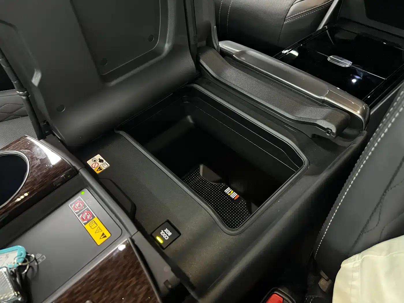 Lexus LX 2025 700h VIP Leading Edition — миниатюра 27