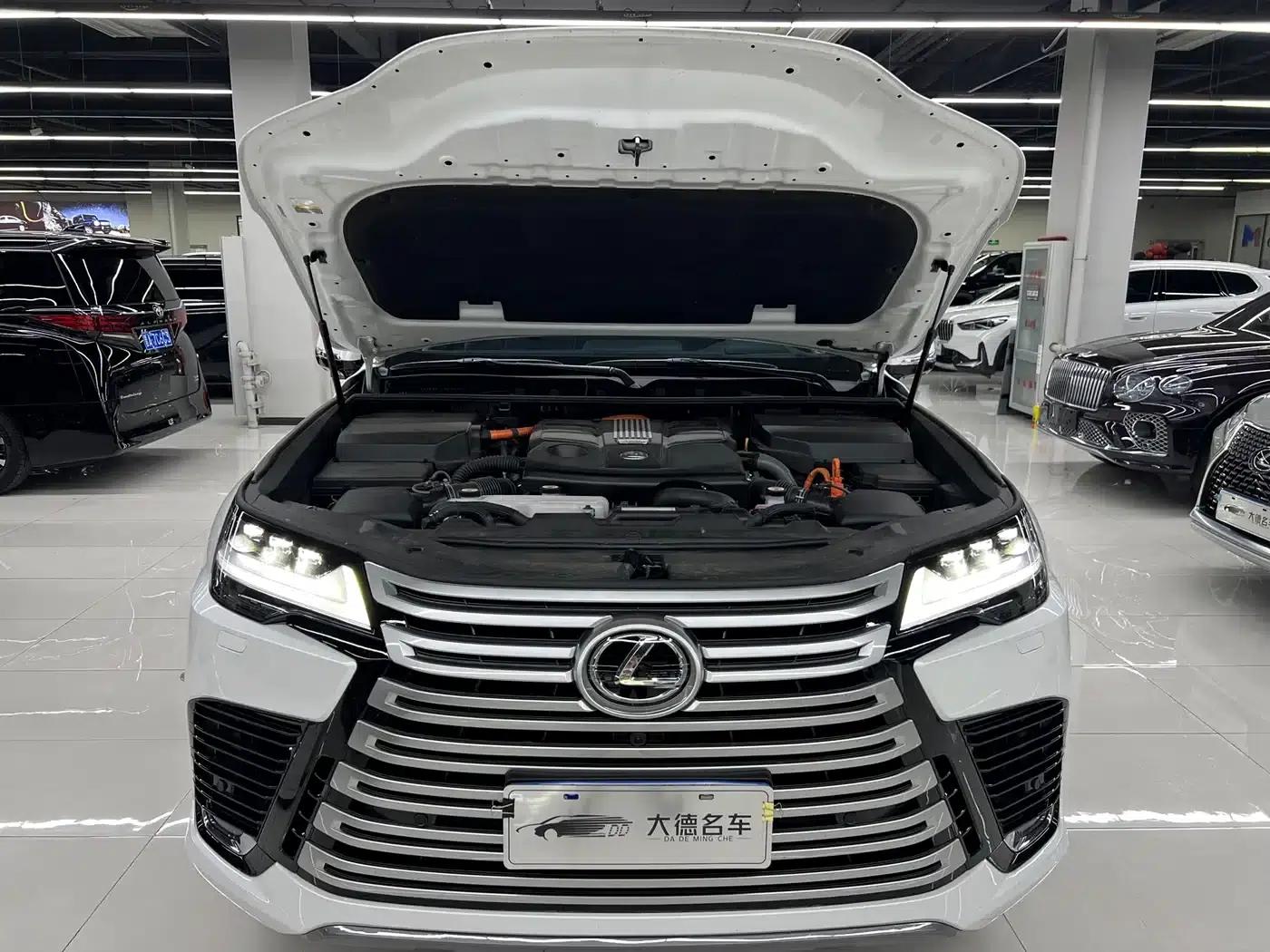 Lexus LX 2025 700h VIP Leading Edition — миниатюра 28