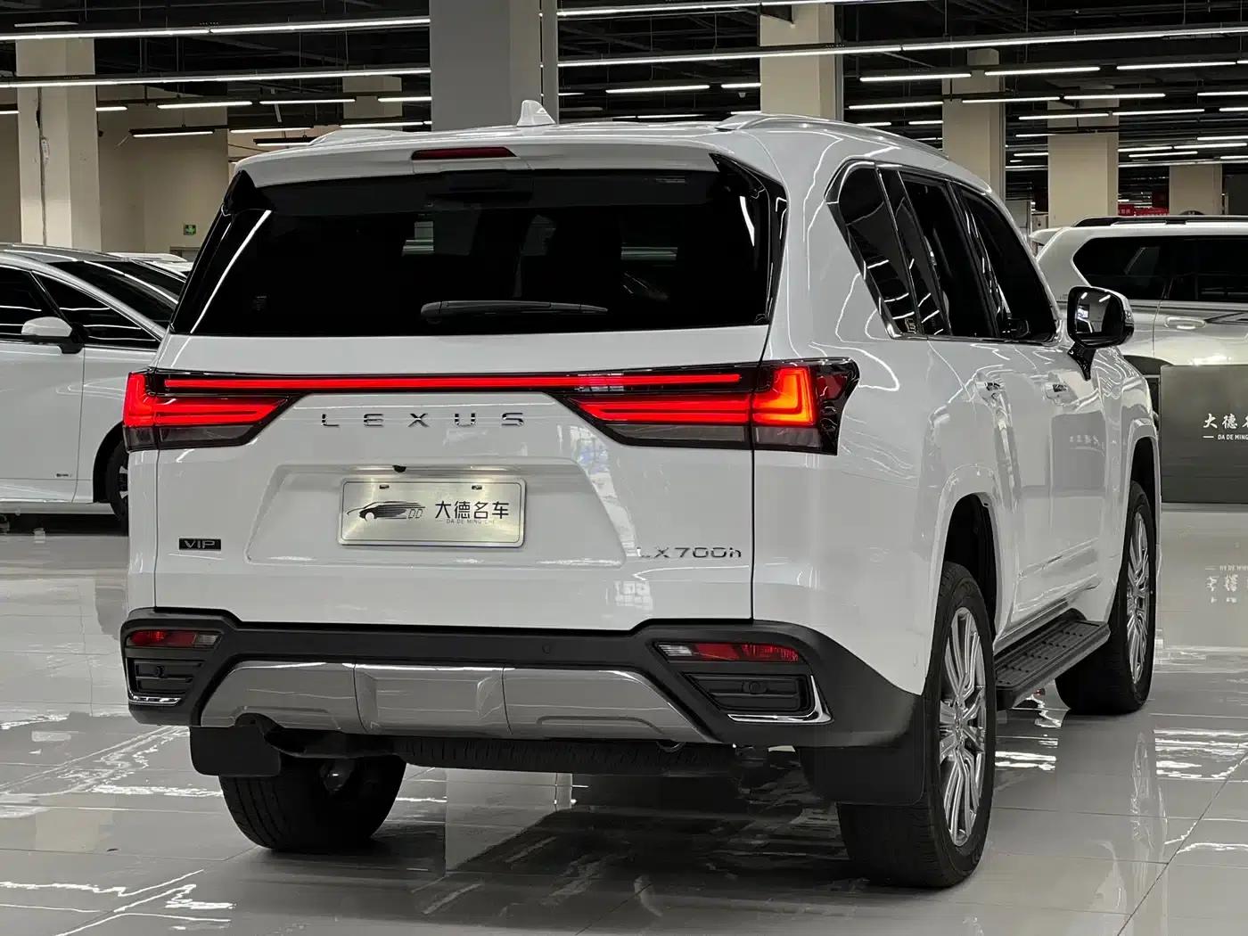 Lexus LX 2025 700h VIP Leading Edition — миниатюра 4