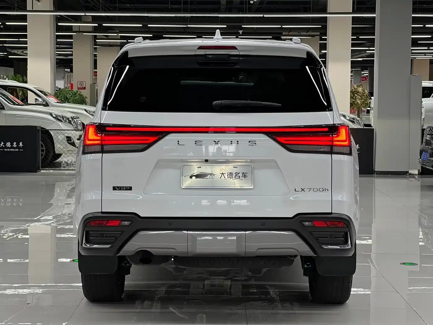Lexus LX 2025 700h VIP Leading Edition — миниатюра 5