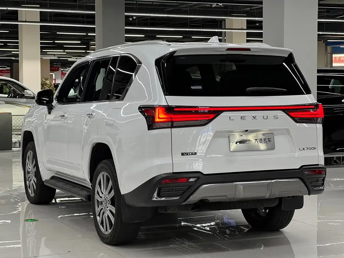Lexus LX 2025 700h VIP Leading Edition — миниатюра 6