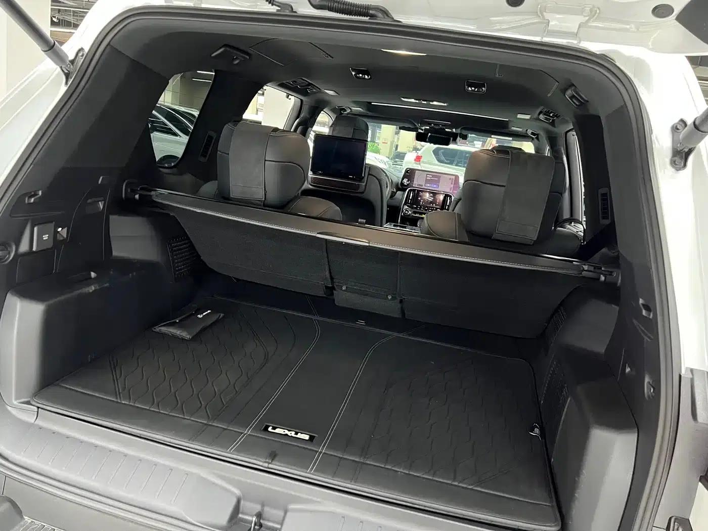 Lexus LX 2025 700h VIP Leading Edition — миниатюра 9