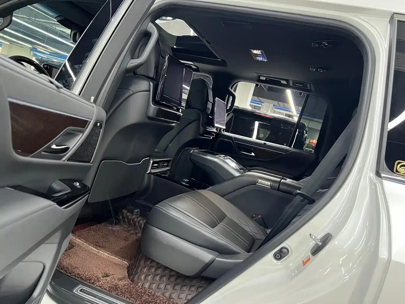 Lexus LX 2025 700h VIP Leading Edition — миниатюра 10