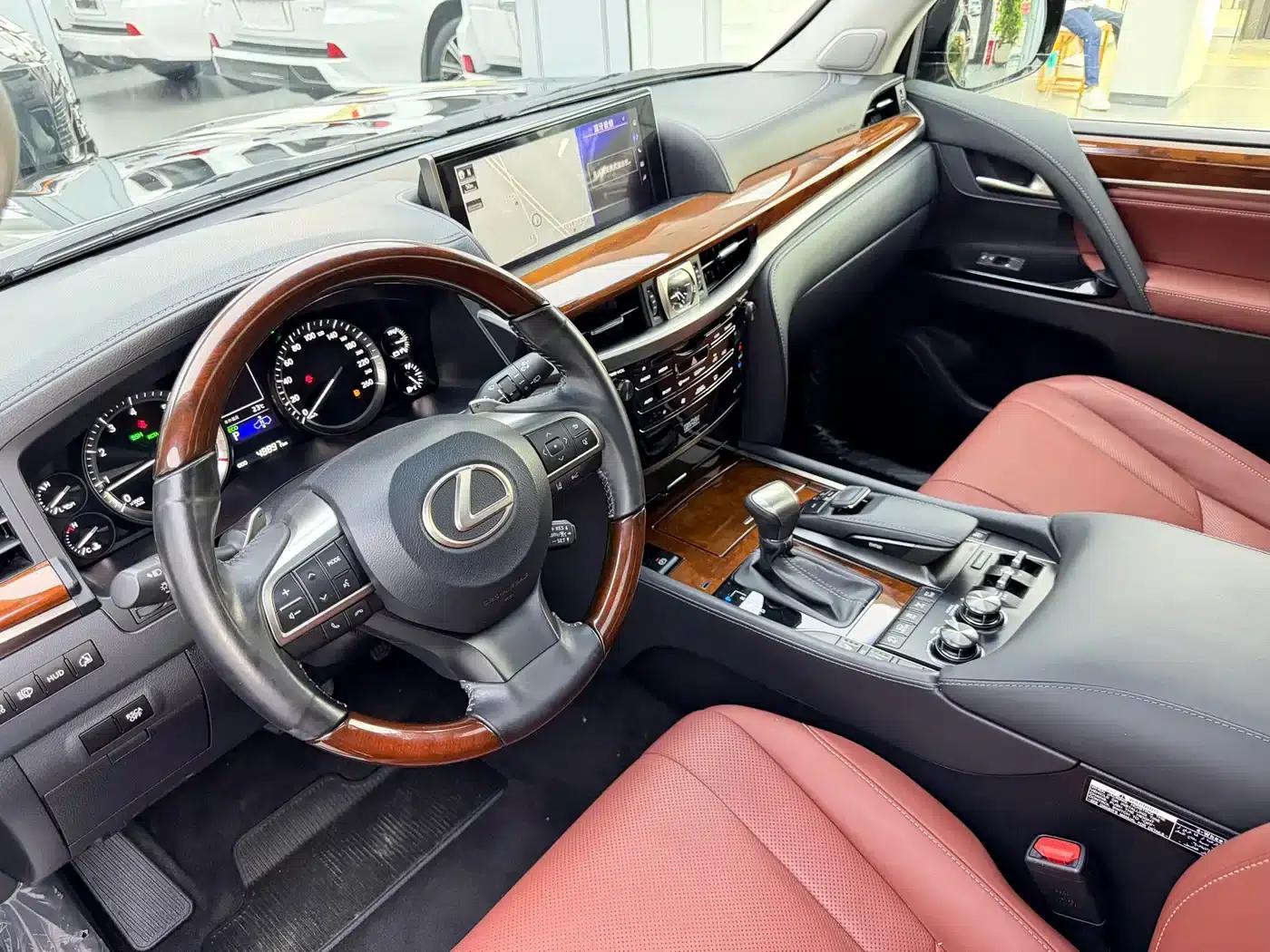 2019 Lexus LX570 Platinum Middle East Edition — миниатюра 11