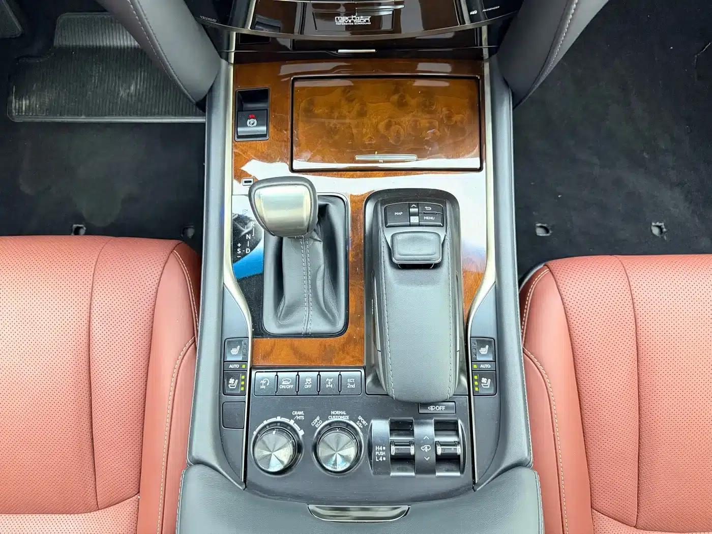 2019 Lexus LX570 Platinum Middle East Edition — миниатюра 13