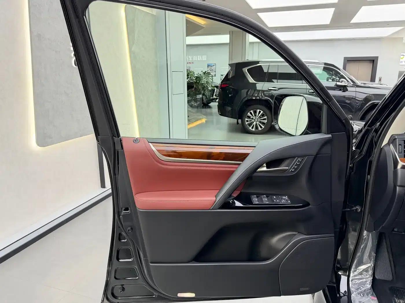 2019 Lexus LX570 Platinum Middle East Edition — миниатюра 16