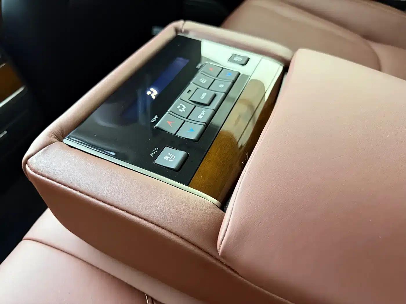 2019 Lexus LX570 Platinum Middle East Edition — миниатюра 18