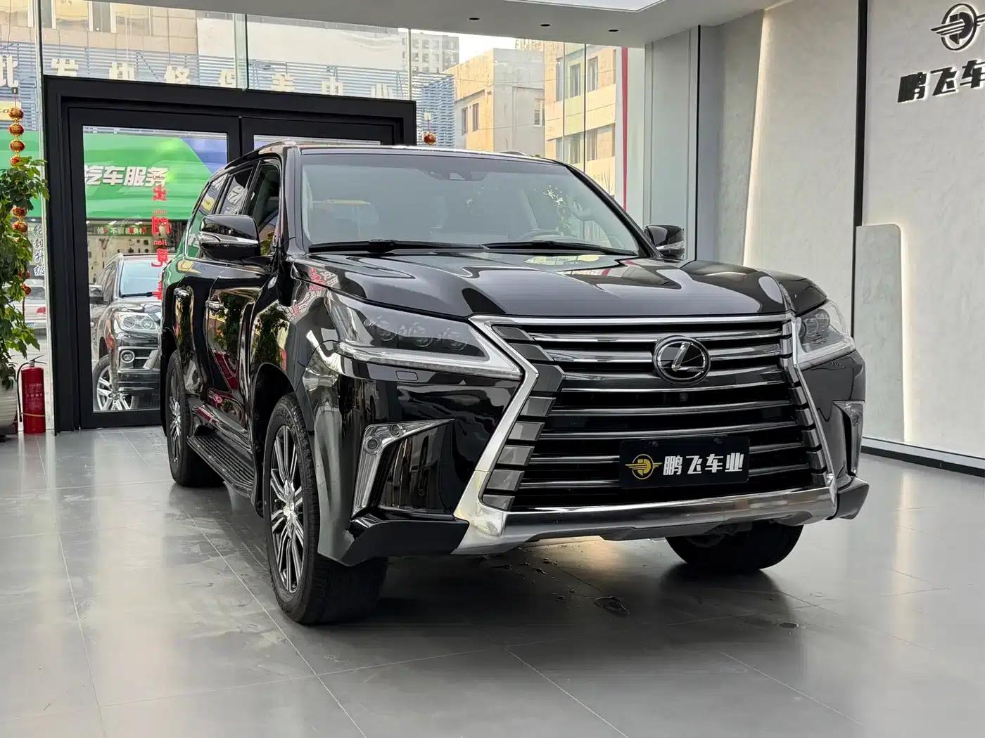 2019 Lexus LX570 Platinum Middle East Edition — миниатюра 19