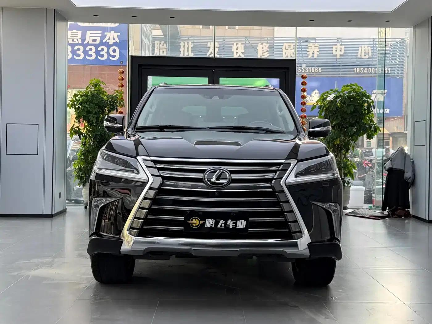 2019 Lexus LX570 Platinum Middle East Edition — миниатюра 3