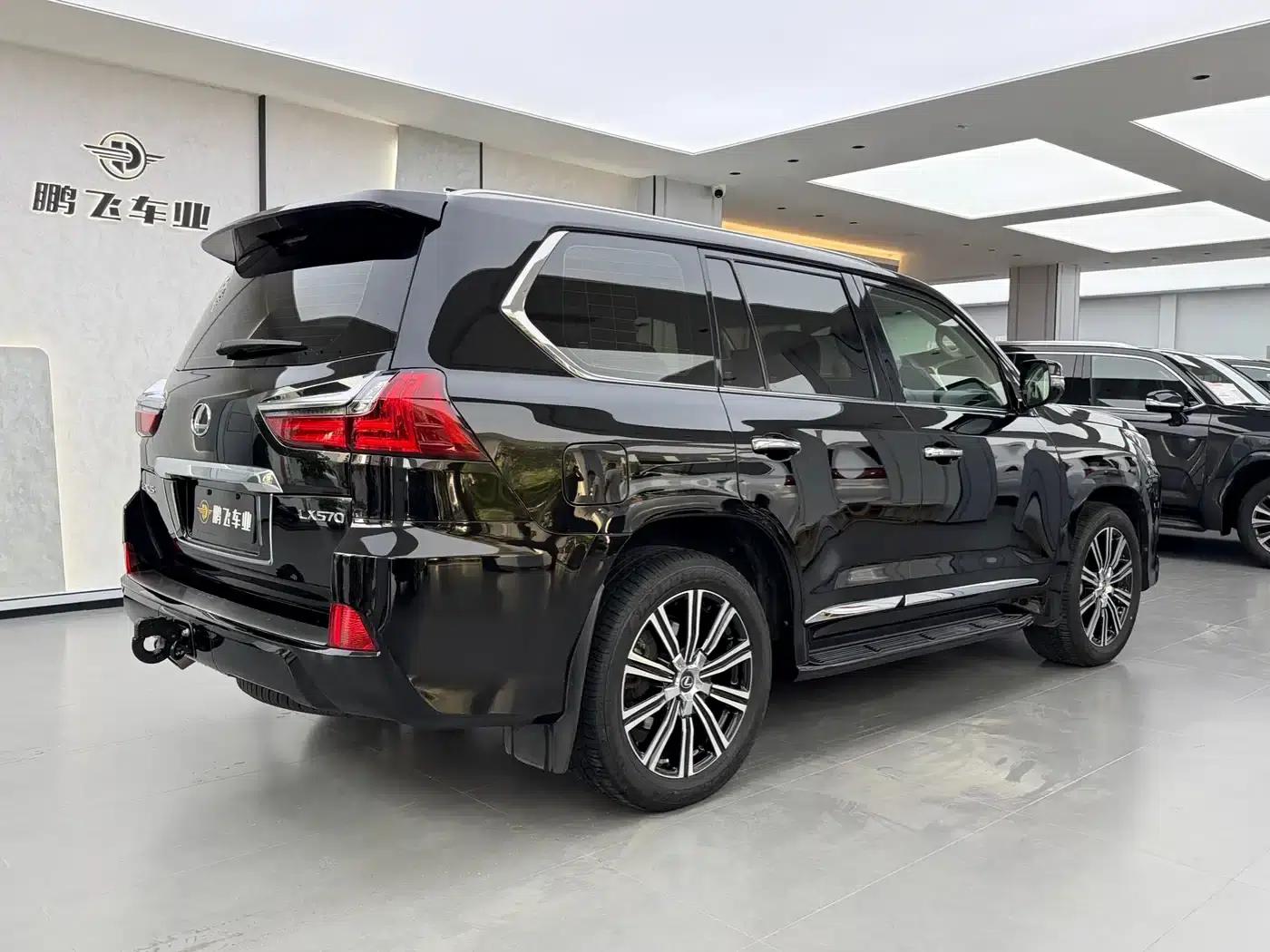 2019 Lexus LX570 Platinum Middle East Edition — миниатюра 22