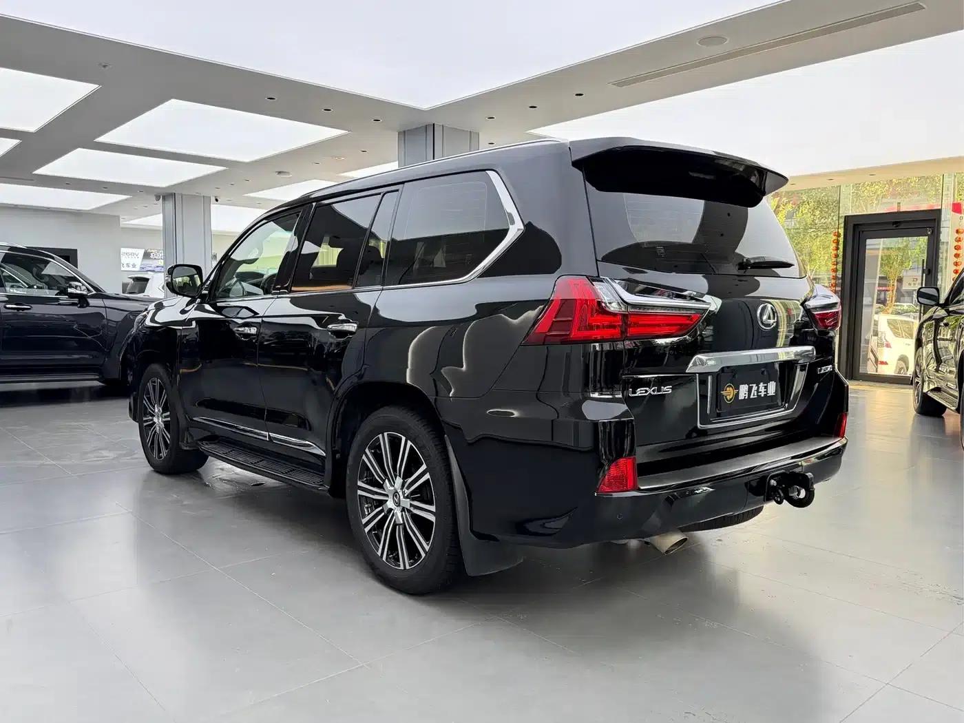 2019 Lexus LX570 Platinum Middle East Edition — миниатюра 23