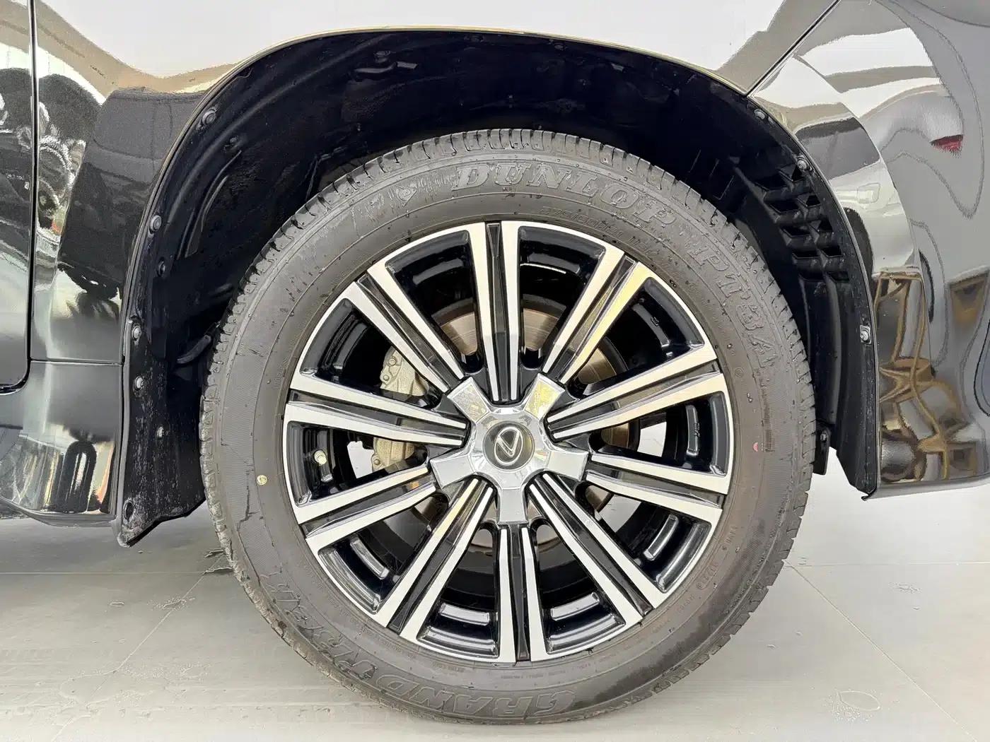 2019 Lexus LX570 Platinum Middle East Edition — миниатюра 24