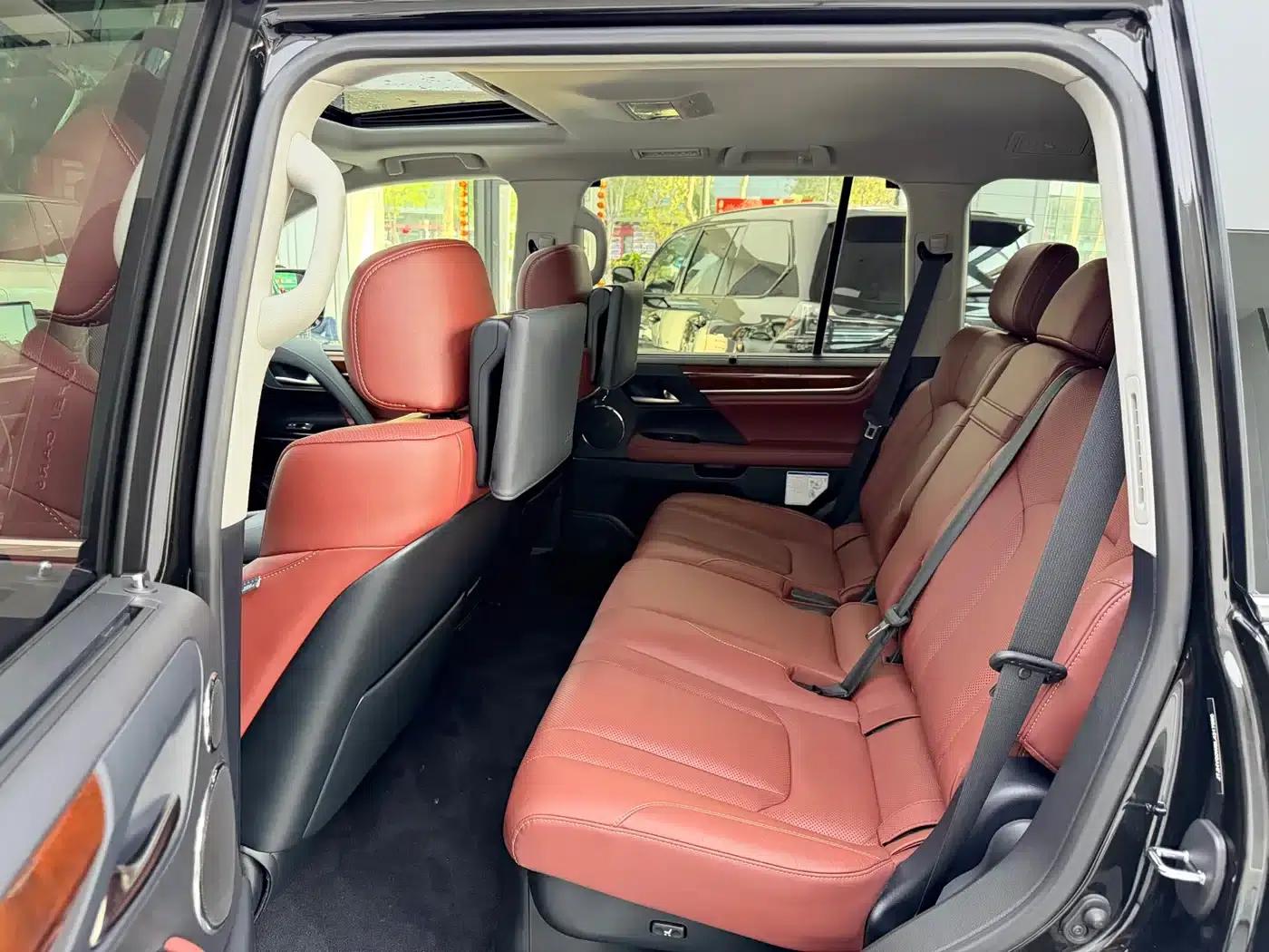 2019 Lexus LX570 Platinum Middle East Edition — миниатюра 4