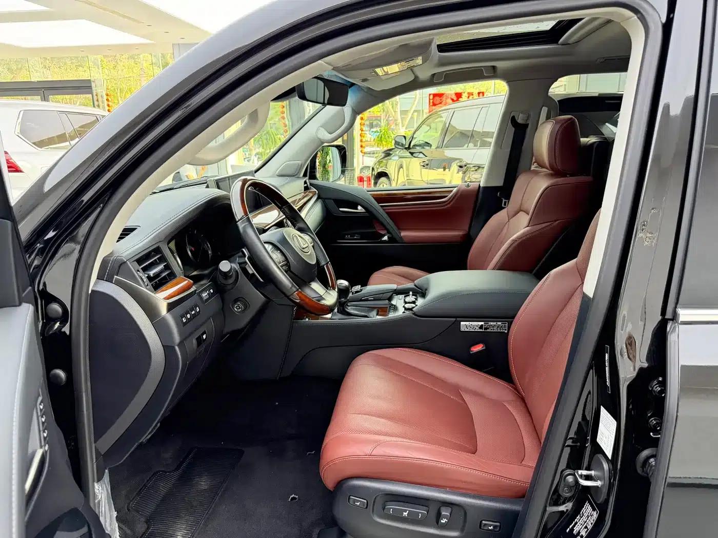 2019 Lexus LX570 Platinum Middle East Edition — миниатюра 5