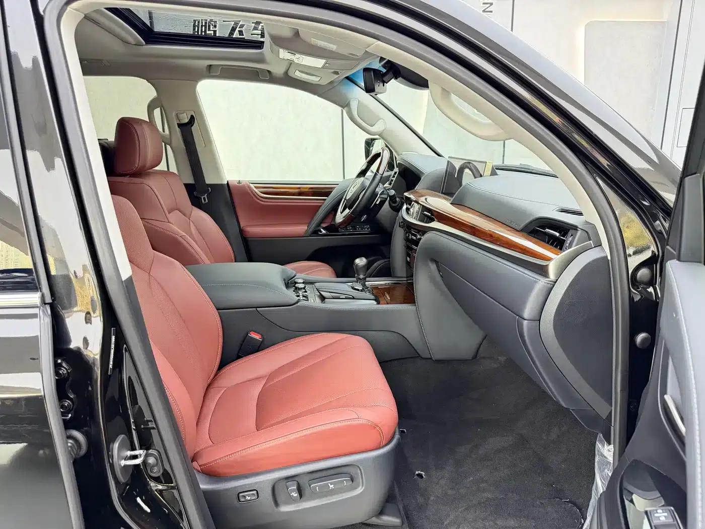2019 Lexus LX570 Platinum Middle East Edition — миниатюра 9