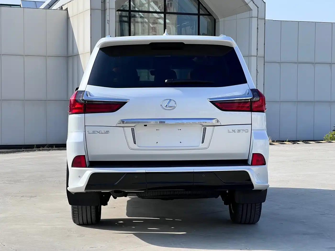 2016 Lexus LX 570 Premium Luxury Edition — миниатюра 12