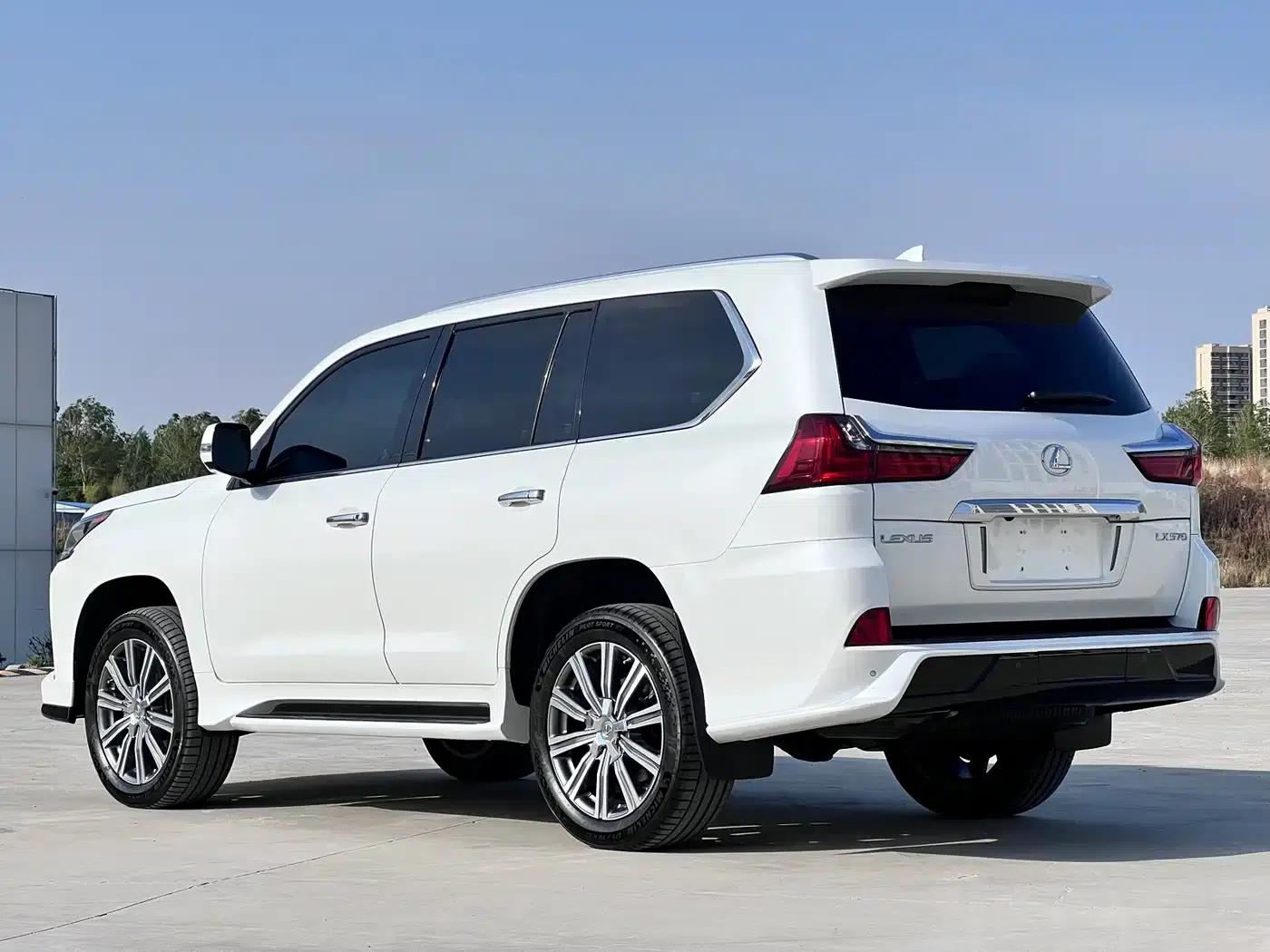 2016 Lexus LX 570 Premium Luxury Edition — миниатюра 13
