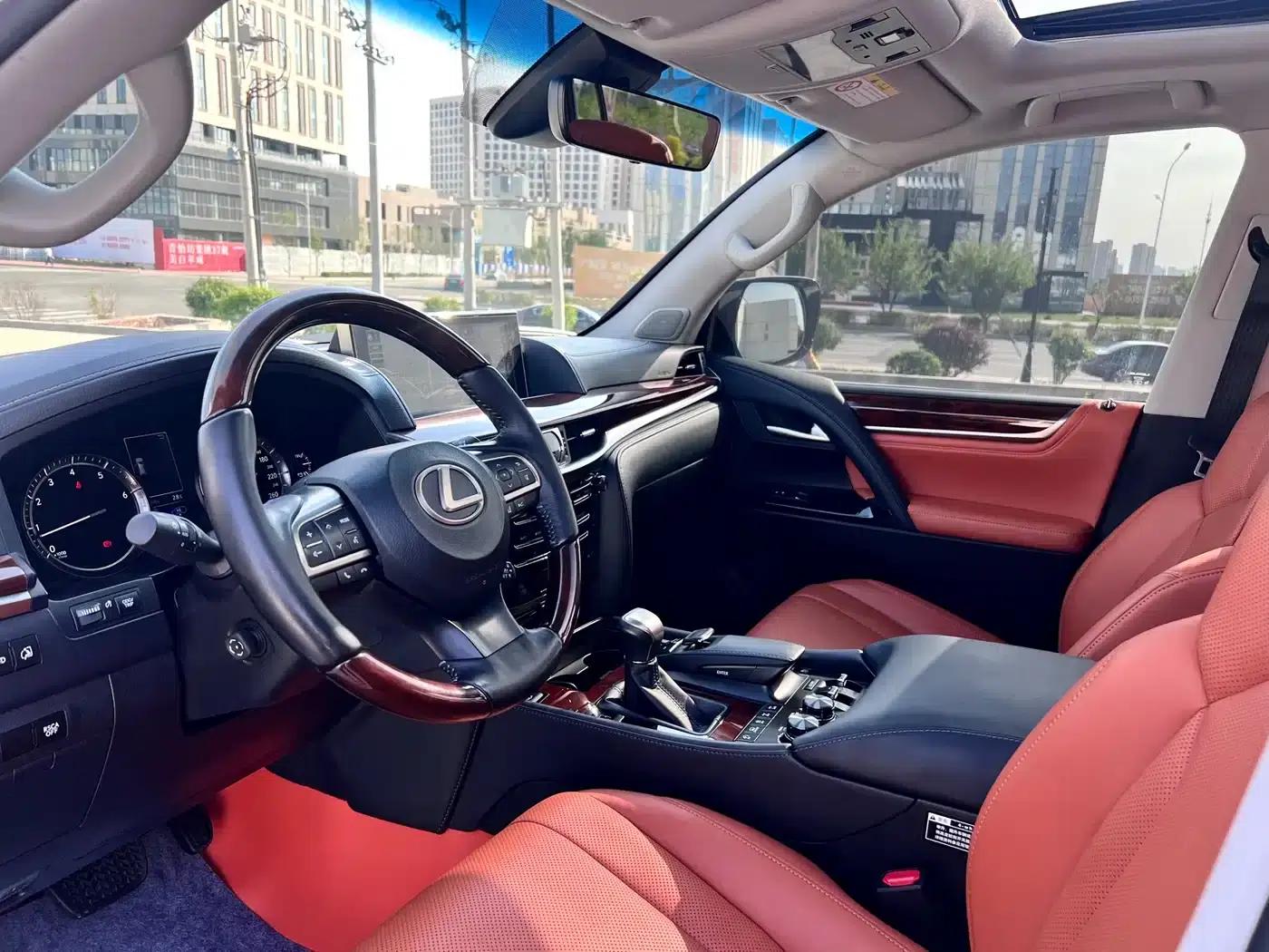 2016 Lexus LX 570 Premium Luxury Edition — миниатюра 4