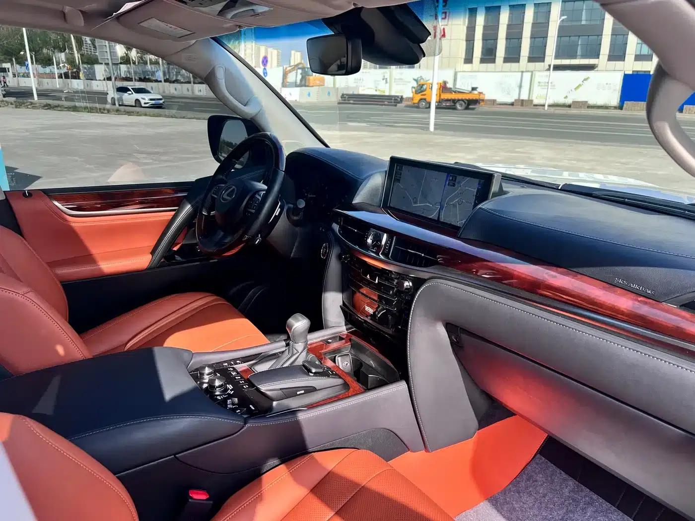 2016 Lexus LX 570 Premium Luxury Edition — миниатюра 5