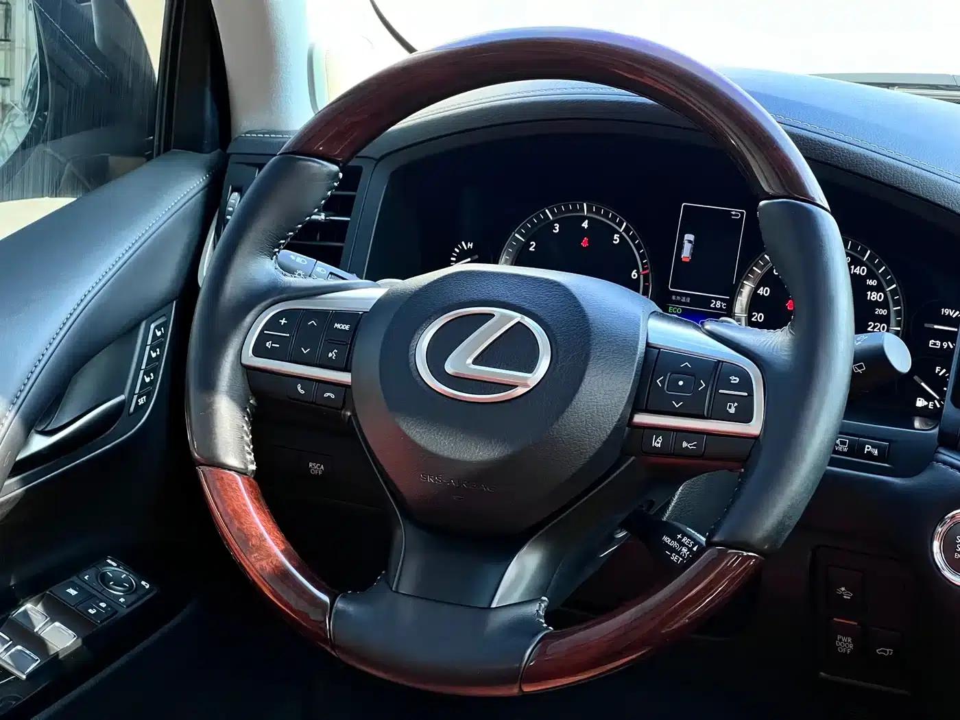 2016 Lexus LX 570 Premium Luxury Edition — миниатюра 6