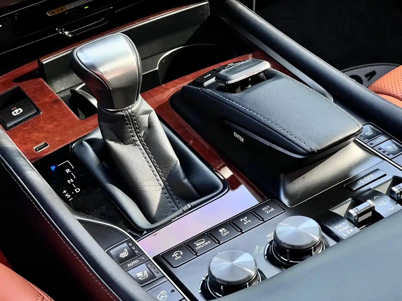 2016 Lexus LX 570 Premium Luxury Edition — миниатюра 7