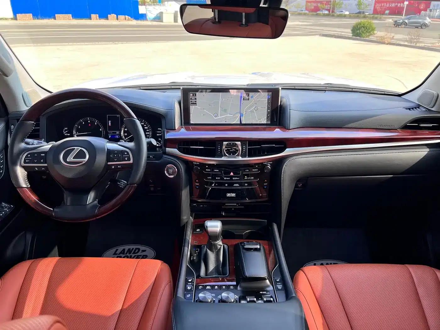 2016 Lexus LX 570 Premium Luxury Edition — миниатюра 9