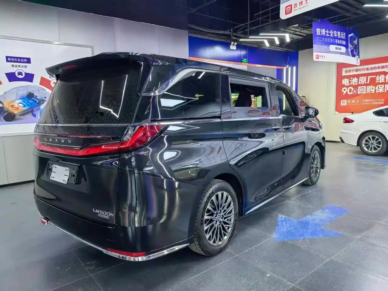 Lexus LM 2025 500h Six-Seat Premium Edition — миниатюра 17