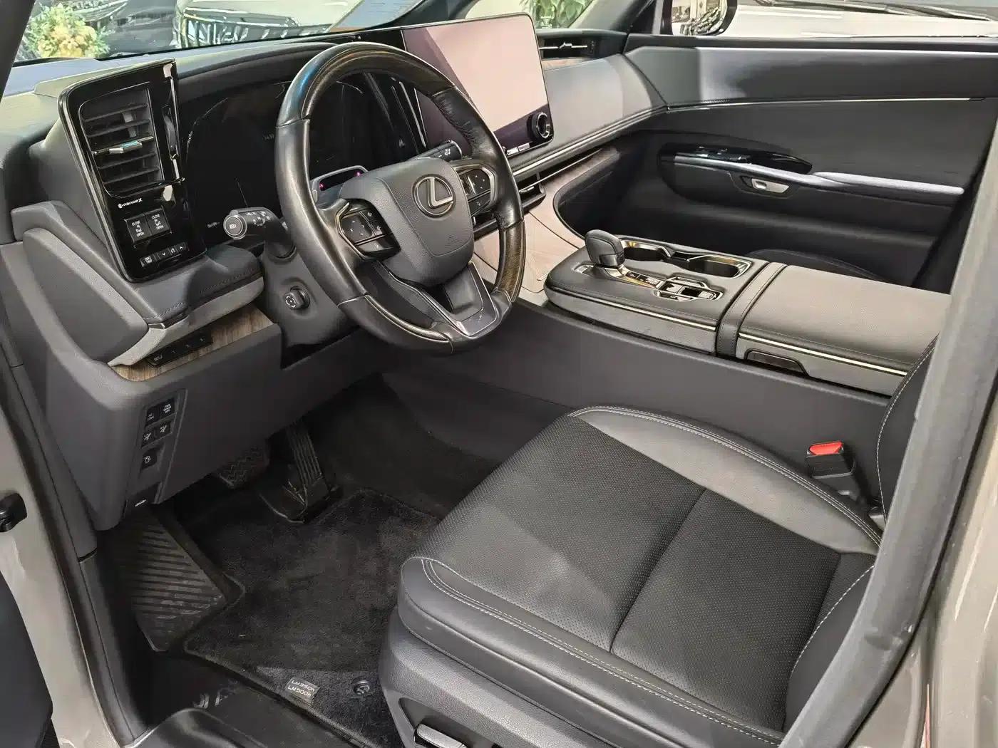 Lexus LM 2025 500h Six-Seat Premium Edition — миниатюра 7