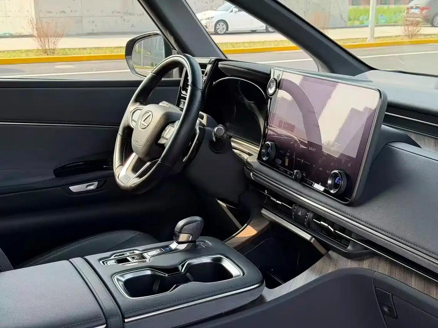 Lexus LM 2023 350h 7-Seat Elegant Edition — миниатюра 18