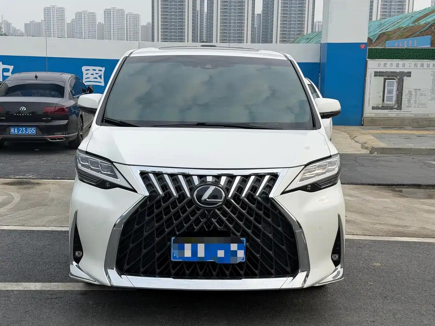 Lexus LM 2020 300h Four-Seat Executive Edition — миниатюра 2