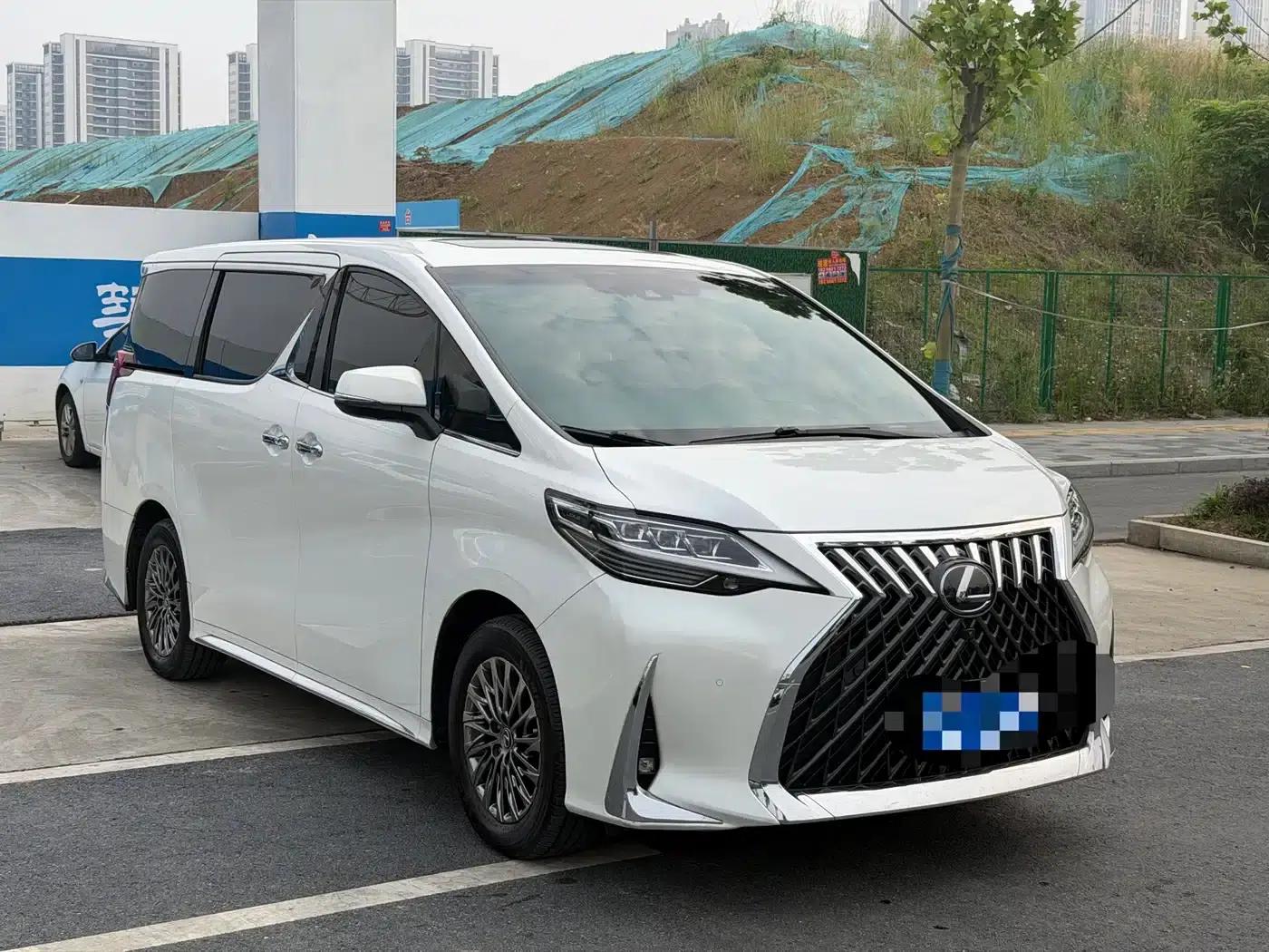 Lexus LM 2020 300h Four-Seat Executive Edition — миниатюра 3
