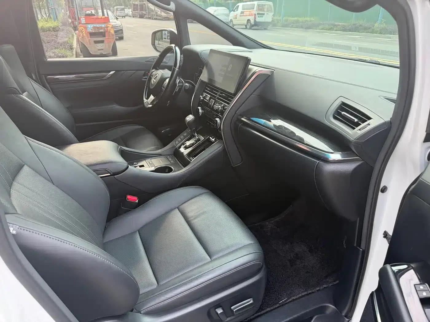 Lexus LM 2020 300h Four-Seat Executive Edition — миниатюра 6