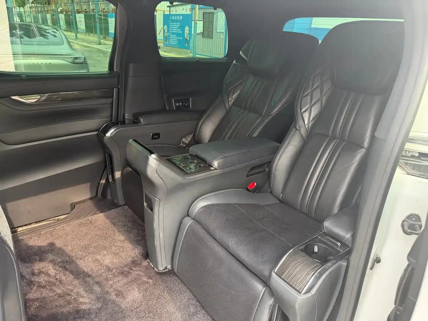 Lexus LM 2020 300h Four-Seat Executive Edition — миниатюра 8