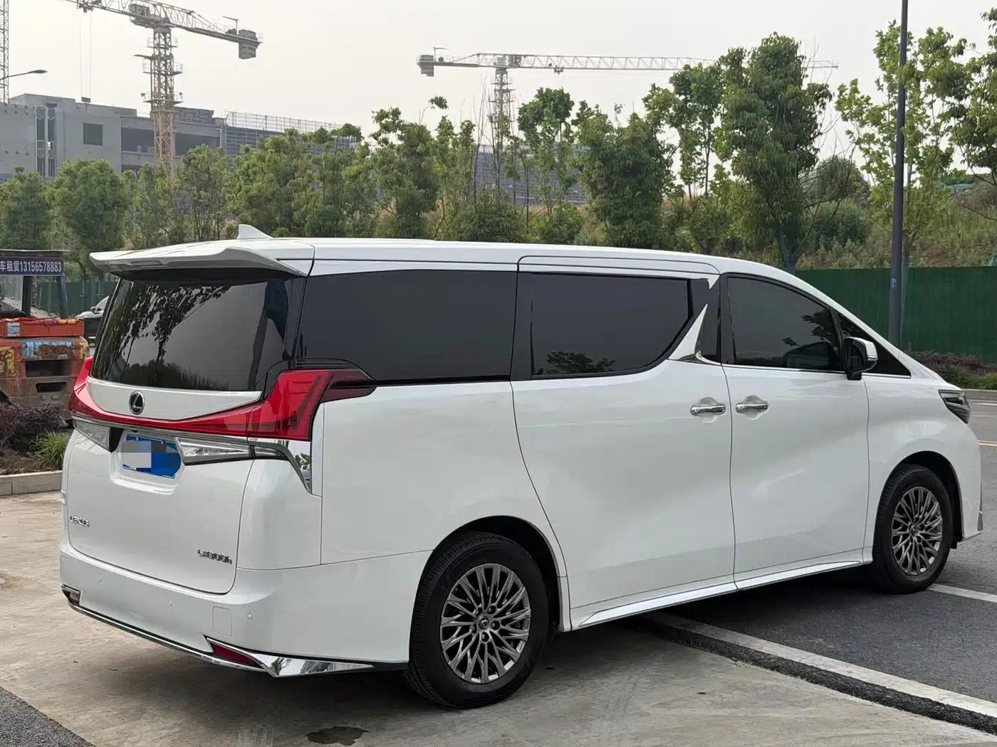 Lexus LM 2020 300h Four-Seat Executive Edition — миниатюра 9