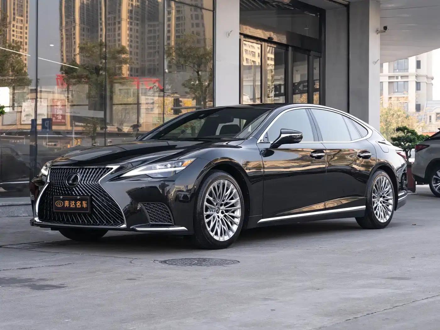 Lexus LS 2024 500h Executive Edition — миниатюра 1