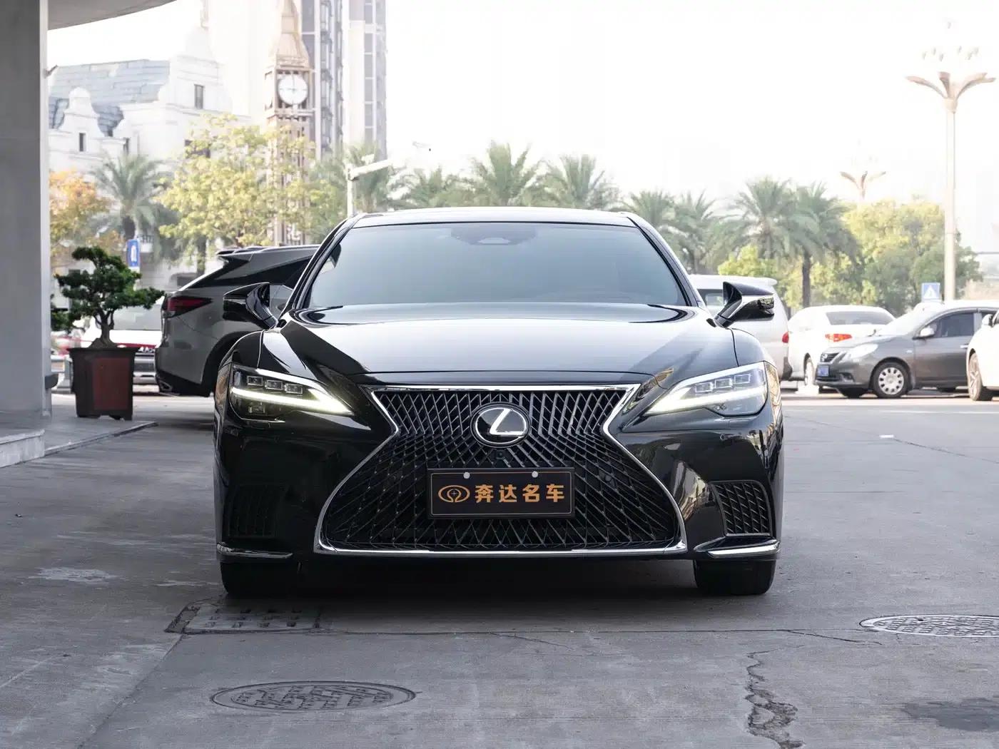Lexus LS 2024 500h Executive Edition — миниатюра 2