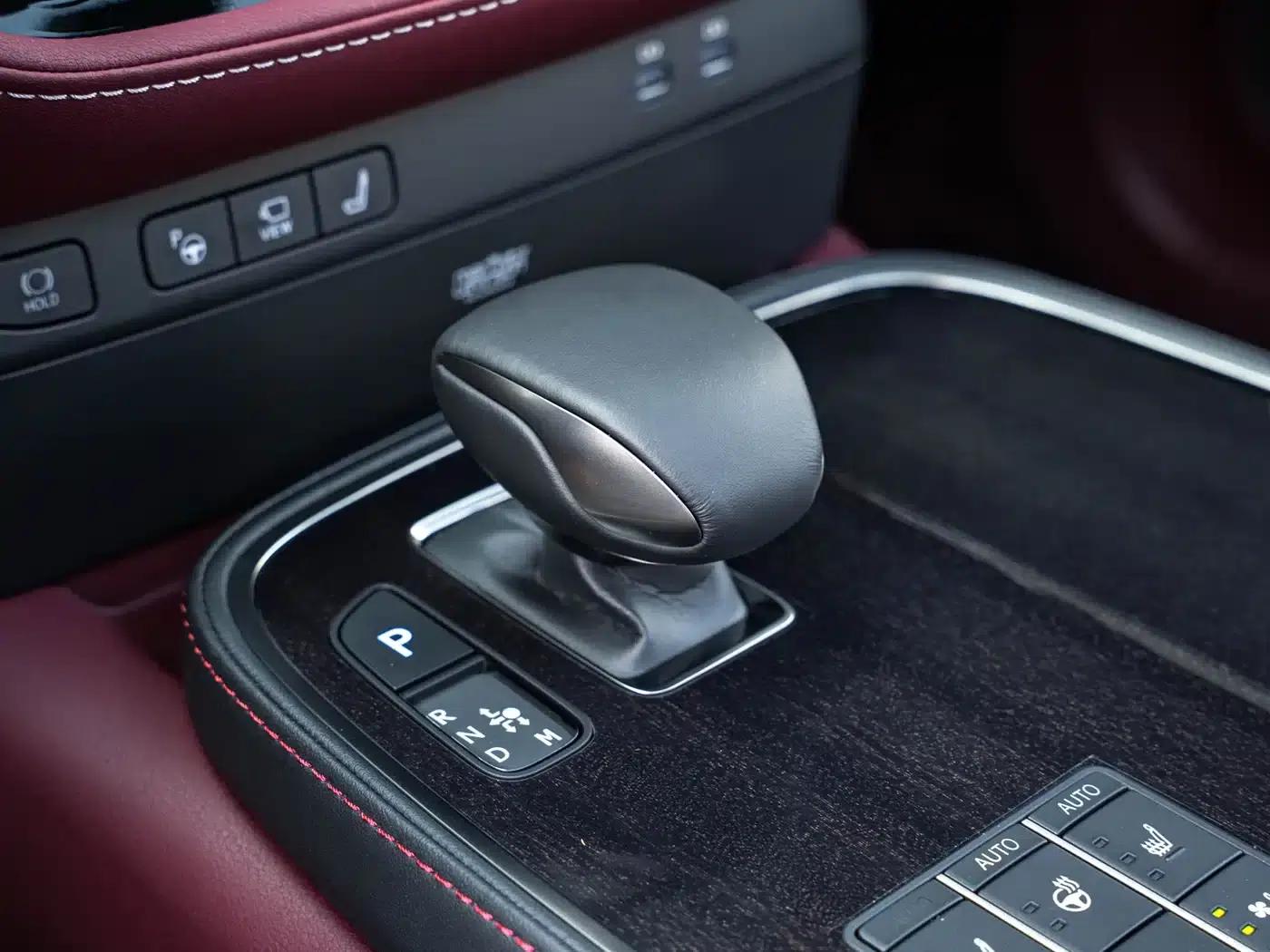 Lexus LS 2024 500h Executive Edition — миниатюра 15