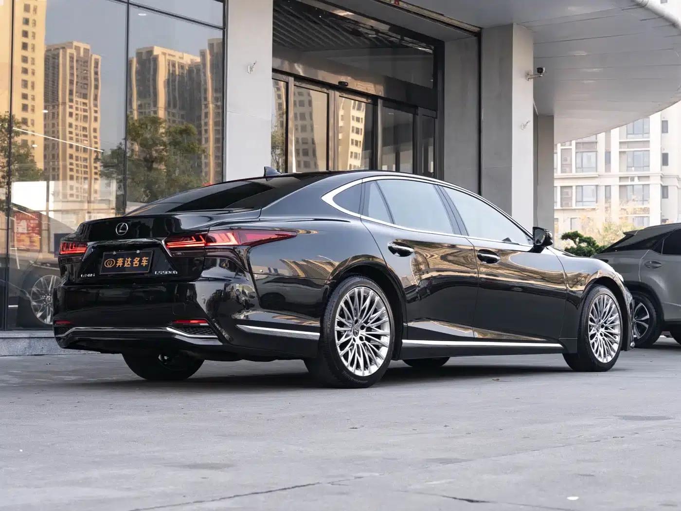 Lexus LS 2024 500h Executive Edition — миниатюра 3