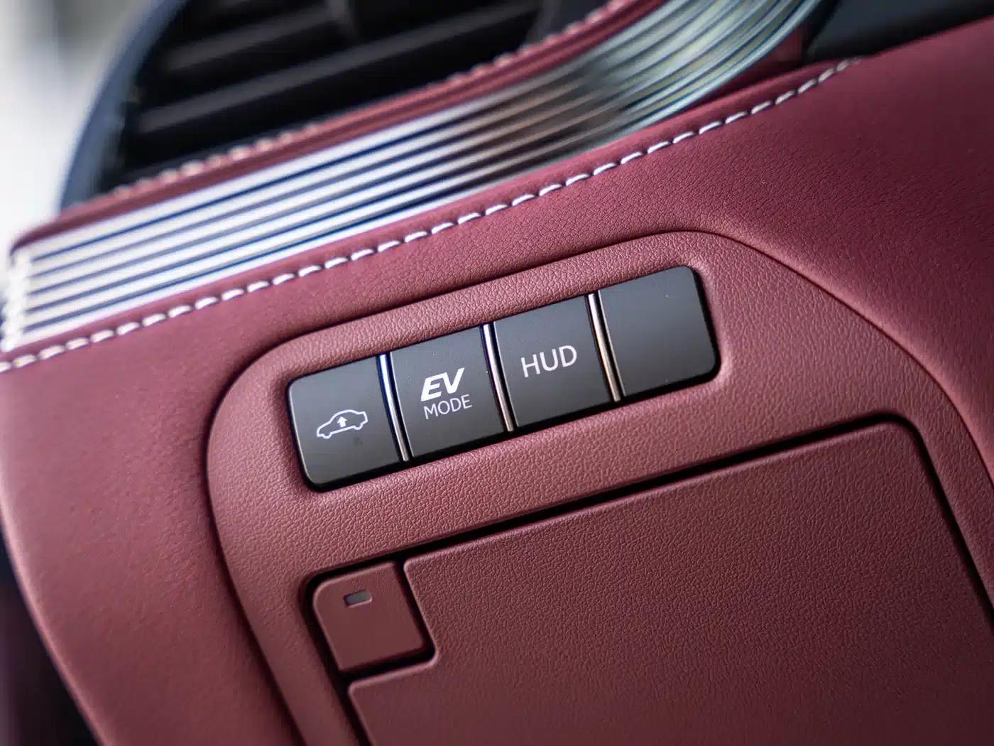 Lexus LS 2024 500h Executive Edition — миниатюра 24