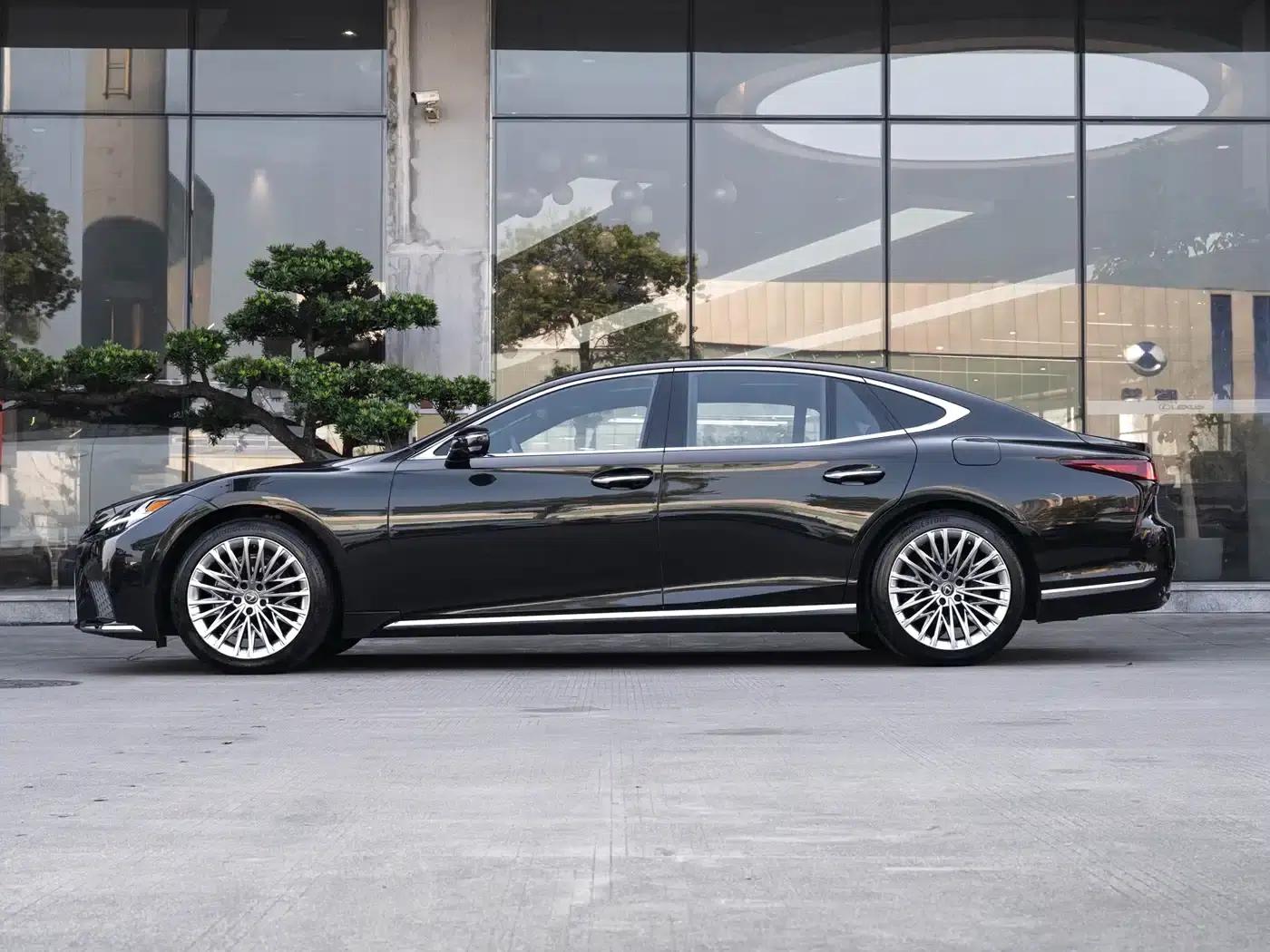 Lexus LS 2024 500h Executive Edition — миниатюра 4