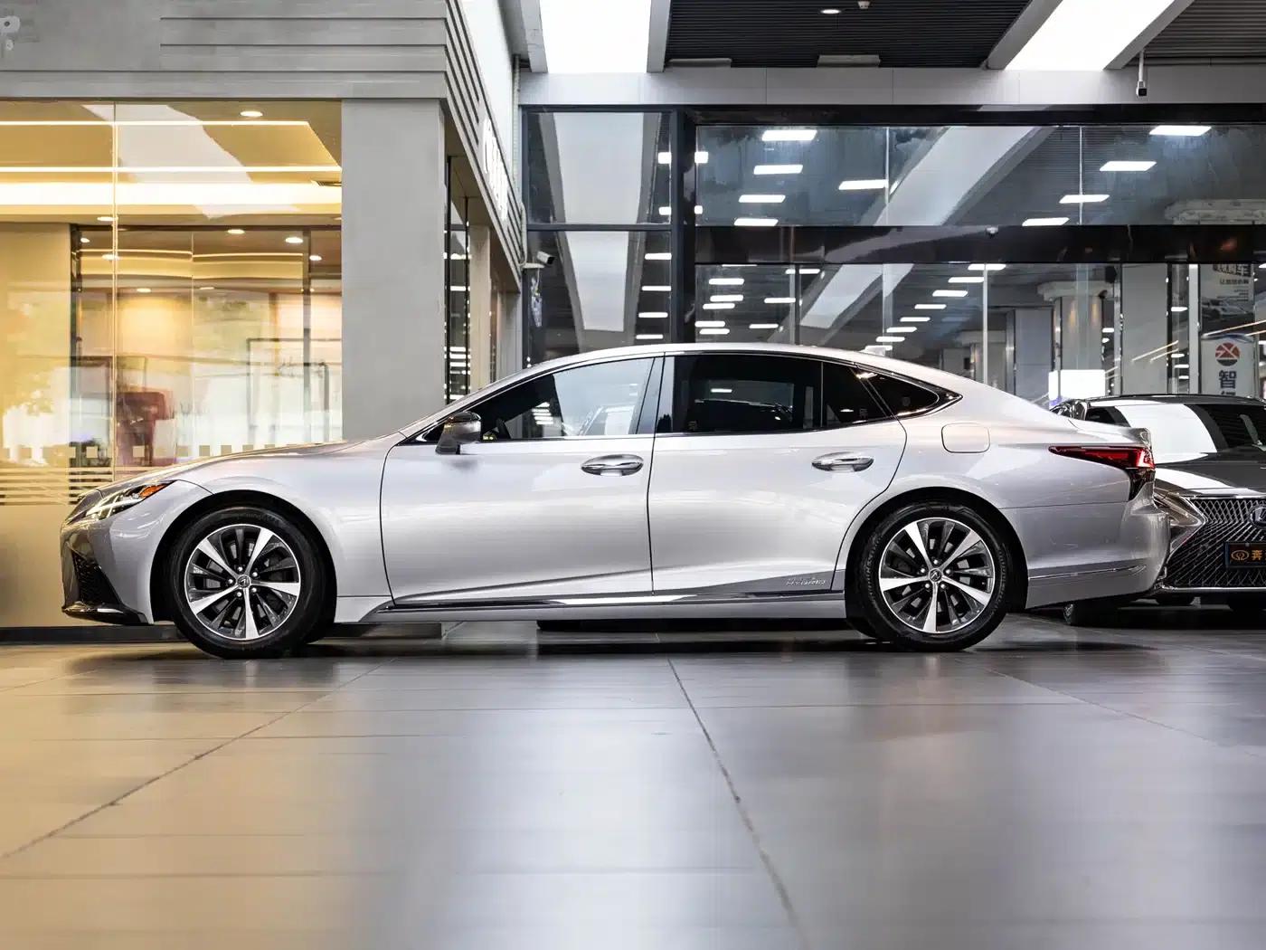 Lexus LS 2021 500h Premium Edition — миниатюра 4