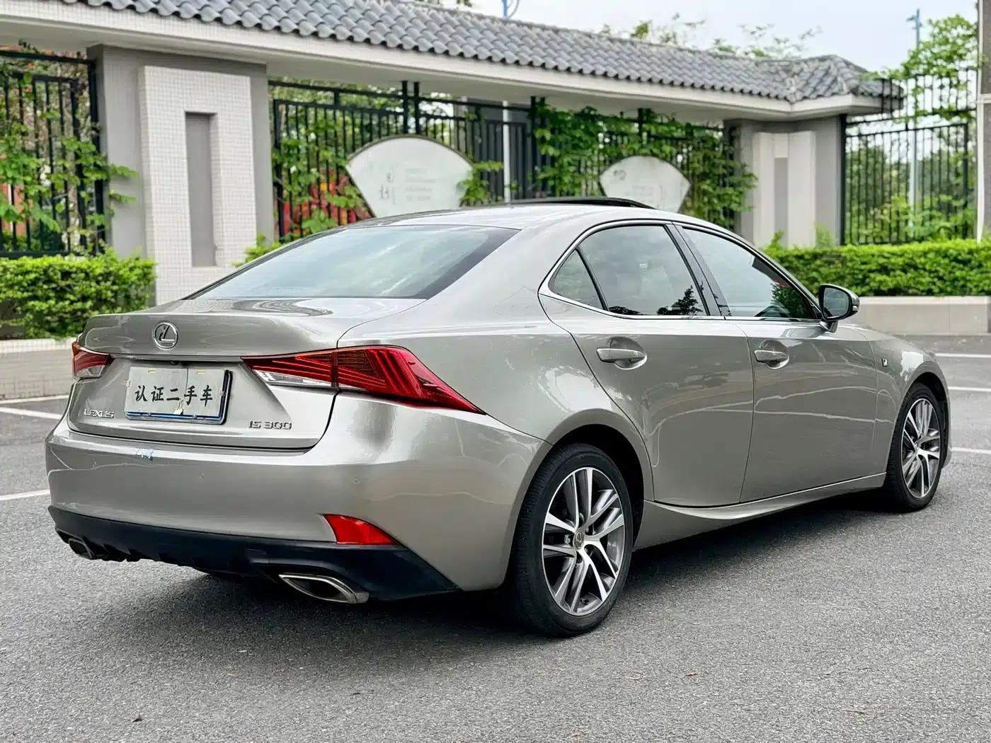 Lexus IS 2017 300 F SPORT Edition — миниатюра 5